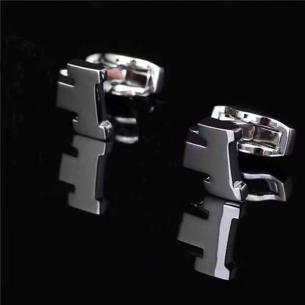 luxury designer classic cuff link fashion jewelry men classic letters cuff links french shirt accessories wedding gifts cufflinks, Silver
luxury designer classic cuff link fashion jewelry men classic letters cuff links french shirt accessories wedding gifts cufflinks, Silver