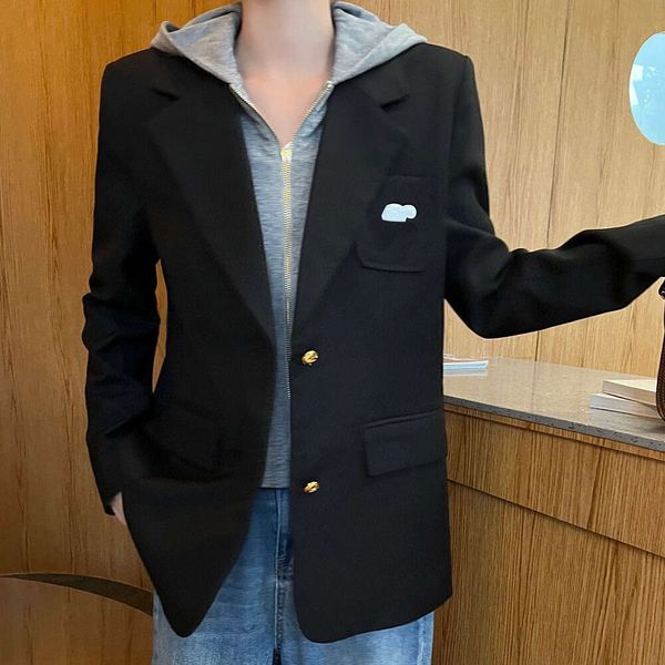Blazer Woman Autumn/Winter New Classic Triumphal Arch Leather Label Decoration Fake Two Fashionable And Handsome Hooded Jackets, Black
Blazer Woman Autumn/Winter New Classic Triumphal Arch Leather Label Decoration Fake Two Fashionable And Handsome Hooded Jackets, Black