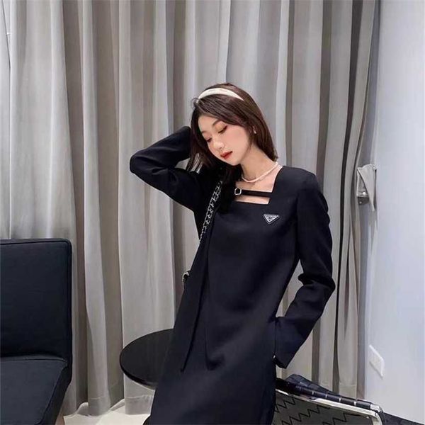 24% off family autumn/winter new classic triangle label square neck splice belt design wool blended fashion western style dress, Black;gray
24% off family autumn/winter new classic triangle label square neck splice belt design wool blended fashion western style dress, Black;gray