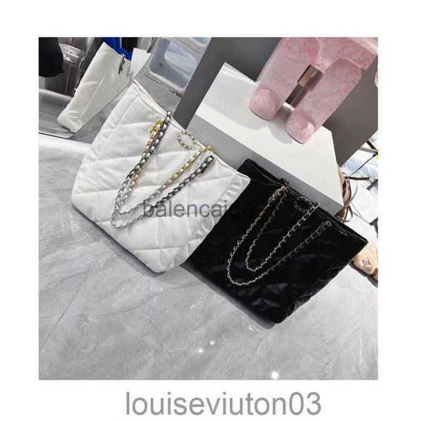 designer channel bag tote shoulder handbag crossbody messenger bag luxurious fashion new lingge chain large capacity fashion tote bag
designer channel bag tote shoulder handbag crossbody messenger bag luxurious fashion new lingge chain large capacity fashion tote bag