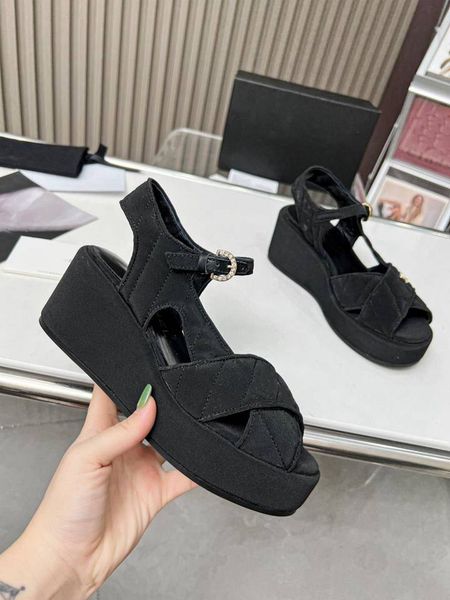 fashion sandals ccity summer women channel slippers slide leather leisure sandals luxury designers high-heeled sandals x172, Black
fashion sandals ccity summer women channel slippers slide leather leisure sandals luxury designers high-heeled sandals x172, Black