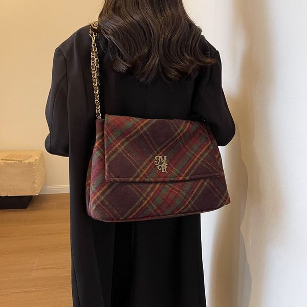 Sales factory shoulder bags 2 colors winter popular plush retro backpack large capacity soft and comfortable fashion handbag street trend plaid chain bag 5028#, Welfare color/regular packaging
Sales factory shoulder bags 2 colors winter popular plush retro backpack large capacity soft and comfortable fashion handbag street trend plaid chain bag 5028#, Welfare color/regular packaging