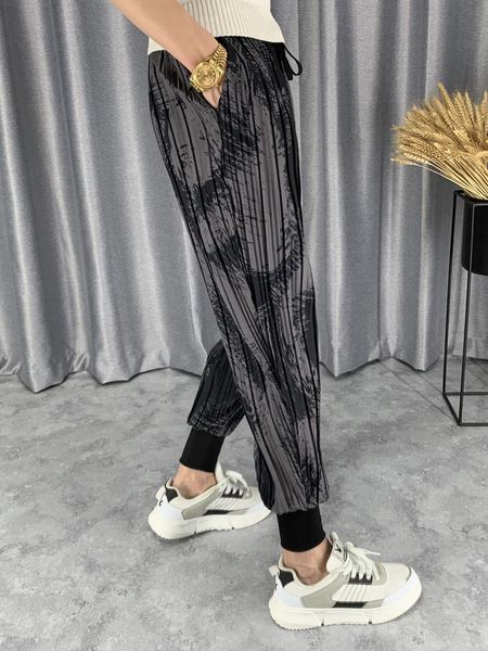 pants selling miyake fold printed ice silk casual pants men's contrast color harlan feet pants trend wild thin leggings in stock, Black
pants selling miyake fold printed ice silk casual pants men's contrast color harlan feet pants trend wild thin leggings in stock, Black