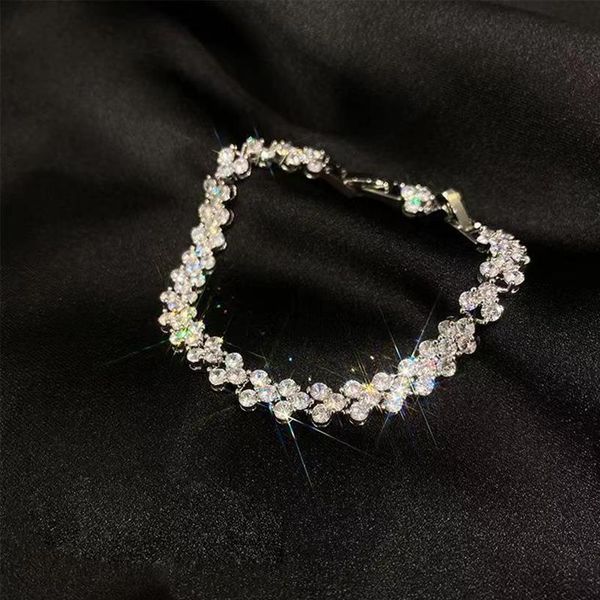 luxurys designers bracelet women charm bracelet versatile trend fashion studded with diamonds bracelets boutique gift271m, Golden;silver
luxurys designers bracelet women charm bracelet versatile trend fashion studded with diamonds bracelets boutique gift271m, Golden;silver