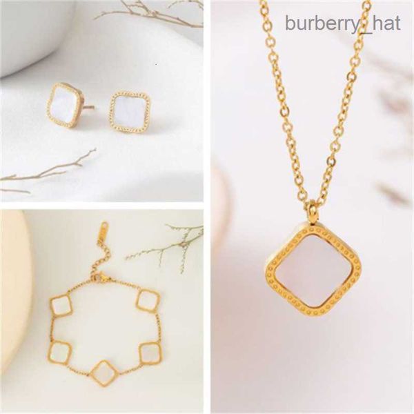 designer jewelry fashion pendant earrings bracelet women's three-piece wedding banquet suit wholesale, Silver
designer jewelry fashion pendant earrings bracelet women's three-piece wedding banquet suit wholesale, Silver