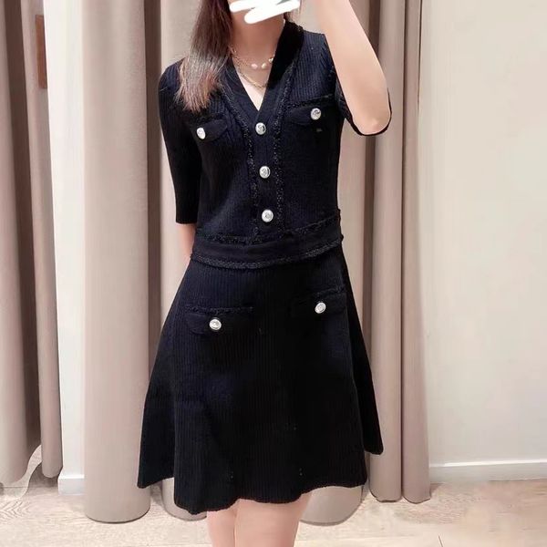 casual dresses maje black v-neck metal clasp knit slim fit dress collect waist a-line skirt, Black;gray
casual dresses maje black v-neck metal clasp knit slim fit dress collect waist a-line skirt, Black;gray
