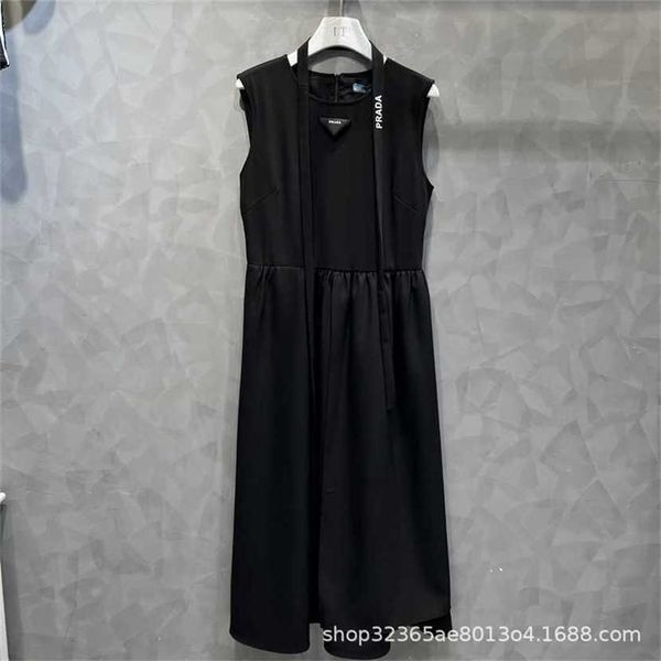 24% off family spring/summer new sleeveless dress with triangle decorative large hem and letter printing belt, Black;gray
24% off family spring/summer new sleeveless dress with triangle decorative large hem and letter printing belt, Black;gray