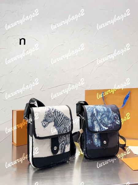 men bags luxurys designers totes district pm men chest pack handbag n41028 totes crossbody purses handbags embossing travel outdoors 20cm
men bags luxurys designers totes district pm men chest pack handbag n41028 totes crossbody purses handbags embossing travel outdoors 20cm