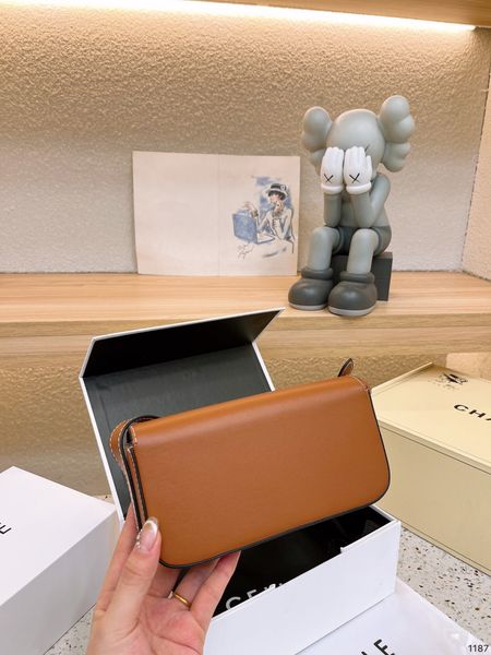 famous designer bucket bags woman 5a quality lady fashion handbag triomphe delicate shoulder high sense messenger envelope cross body size 2
famous designer bucket bags woman 5a quality lady fashion handbag triomphe delicate shoulder high sense messenger envelope cross body size 2