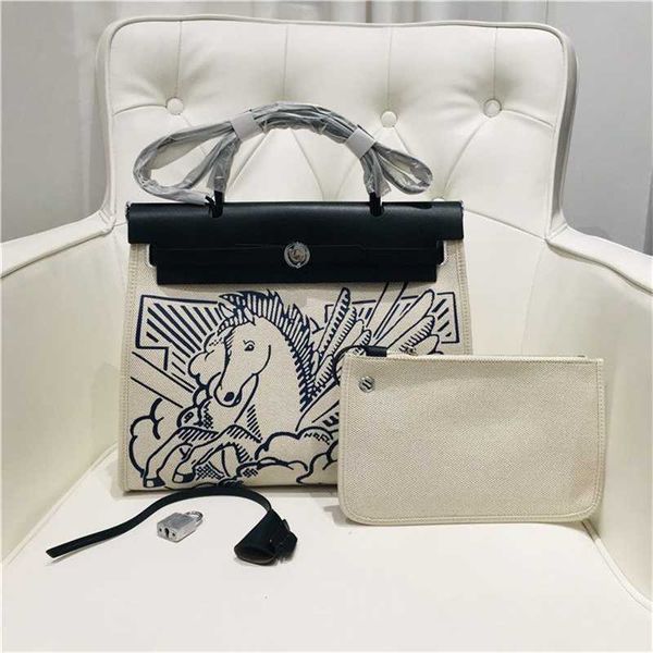 designer totes bags kellyss handbags 2023 new fashion versatile flower pegasus cowhide with canvas bag single shoulder oblique straddle hand
designer totes bags kellyss handbags 2023 new fashion versatile flower pegasus cowhide with canvas bag single shoulder oblique straddle hand