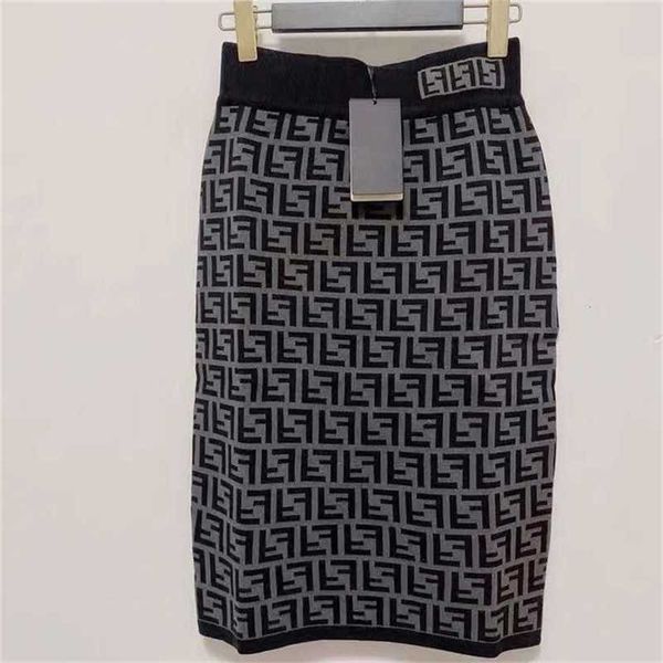 20% off goods european station letter half women's waist slim fit elastic wrapped hip middle fashion knitted skirt, Black
20% off goods european station letter half women's waist slim fit elastic wrapped hip middle fashion knitted skirt, Black