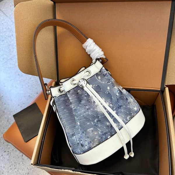 handbag women's bag, fashionable and trendy embroidery, canvas, aging, deformation, bucket bag, foreign trade drawstring cowhide tote b
handbag women's bag, fashionable and trendy embroidery, canvas, aging, deformation, bucket bag, foreign trade drawstring cowhide tote b