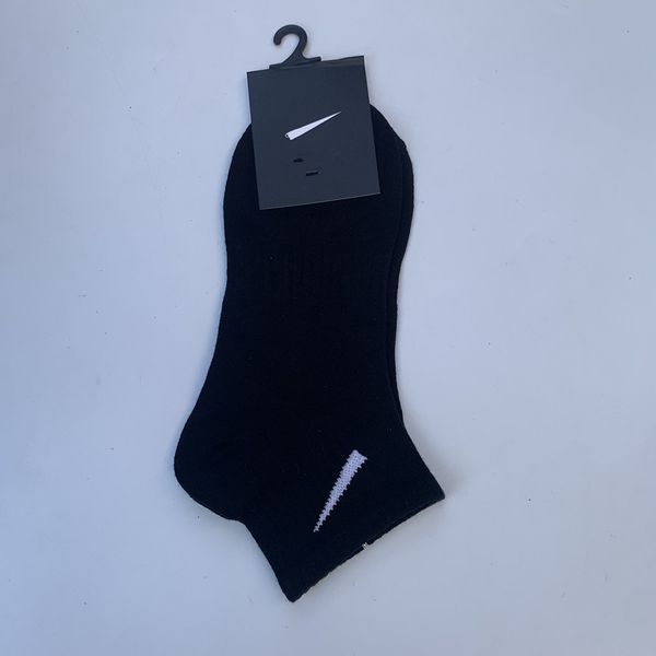 luxury designer sock mens sock sport stockings womens letter breathable black and white football basketball sports sock wholesale uniform si
luxury designer sock mens sock sport stockings womens letter breathable black and white football basketball sports sock wholesale uniform si