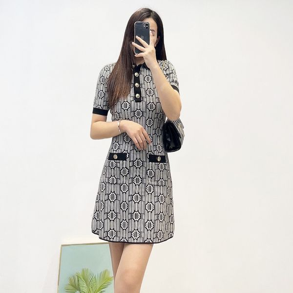 casual dresses maje jacquard polo collar color matching short sleeve knitted dress, Black;gray
casual dresses maje jacquard polo collar color matching short sleeve knitted dress, Black;gray
