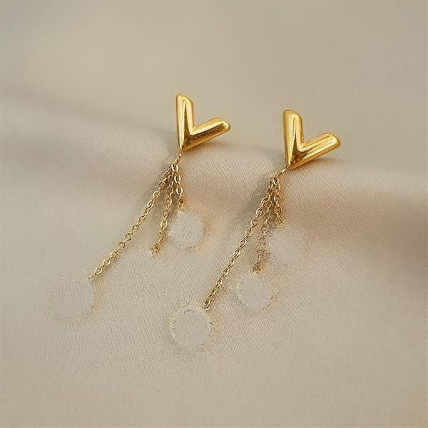 unfade dangle earrings v letter titanium steel gold four-leaf flower earrings250y, Silver
unfade dangle earrings v letter titanium steel gold four-leaf flower earrings250y, Silver