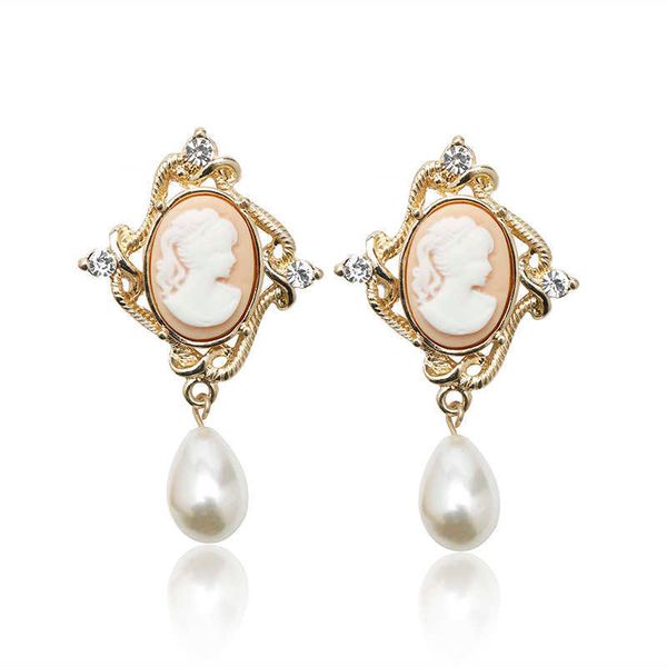 charm loyal queen cameo stud earring for women lady imitation bead dangle earring crystal wedding ear jewelry gift w0422, Golden
charm loyal queen cameo stud earring for women lady imitation bead dangle earring crystal wedding ear jewelry gift w0422, Golden