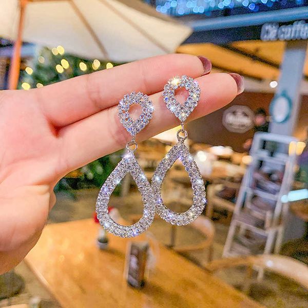 charm cute female big water drop earrings fashion silver color gold wedding earrings jewelry vintage long dangle earrings for women w0422, Golden
charm cute female big water drop earrings fashion silver color gold wedding earrings jewelry vintage long dangle earrings for women w0422, Golden