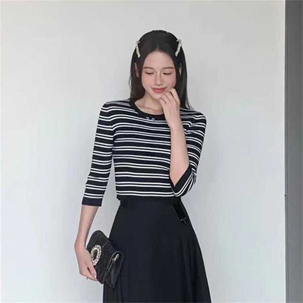 20% off edition family knitwear women's spring and autumn classic letter triangle stripe slim fit round neck t-shirt, White;black
20% off edition family knitwear women's spring and autumn classic letter triangle stripe slim fit round neck t-shirt, White;black