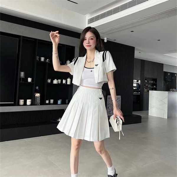 24% off family spring/summer new fashionable style triangle short sleeve suit coat+pleated half skirt commuter versatile set, White
24% off family spring/summer new fashionable style triangle short sleeve suit coat+pleated half skirt commuter versatile set, White