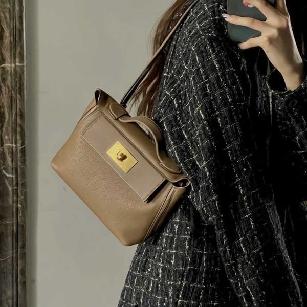 designer bags for ladies vhandbag bags v beach women kelly genuine crossbody the tote bag woman leather lock buckle portable trend single sh
designer bags for ladies vhandbag bags v beach women kelly genuine crossbody the tote bag woman leather lock buckle portable trend single sh
