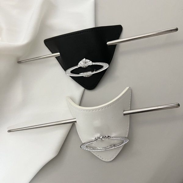 european and american leather hairpins, satellite triangles, modern minimalist hair accessories, high-end sensory disc hair artifact, female, Silver
european and american leather hairpins, satellite triangles, modern minimalist hair accessories, high-end sensory disc hair artifact, female, Silver