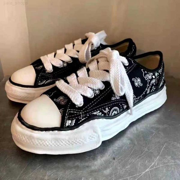 co branded mmy shoes dissolving maison mihara yasuhiro cashew flower thick soled men's board shoes women's high rise low black def
co branded mmy shoes dissolving maison mihara yasuhiro cashew flower thick soled men's board shoes women's high rise low black def