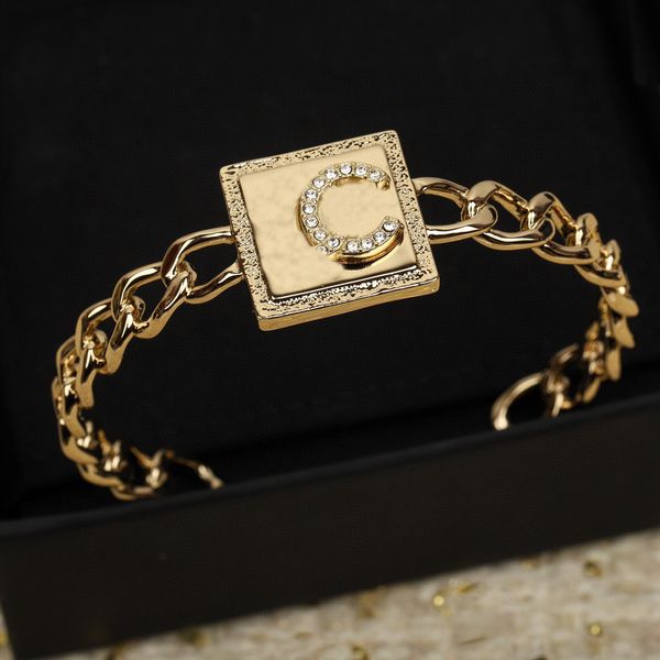 2023 luxury quality charm opened bangle with diamond in 18k gold plated have box stamp ps7891a, Golden
2023 luxury quality charm opened bangle with diamond in 18k gold plated have box stamp ps7891a, Golden