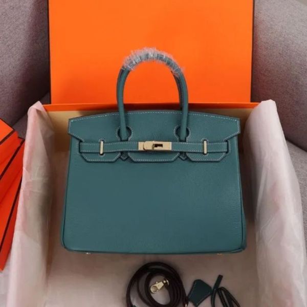 2023 fashion purse women totes shoulder bags cowskin genuine leather handbag scarf charm with shoulders straps and packing box birkin bag it
2023 fashion purse women totes shoulder bags cowskin genuine leather handbag scarf charm with shoulders straps and packing box birkin bag it