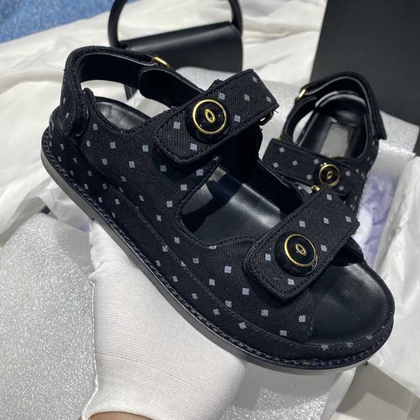 r beach sandals summer coach cool fashion channel flip slippers women's slide outdoor casual sandals x35, Black
r beach sandals summer coach cool fashion channel flip slippers women's slide outdoor casual sandals x35, Black