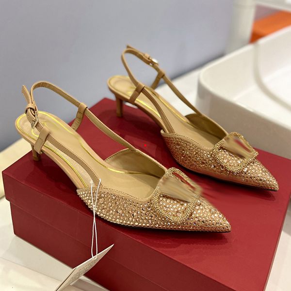 2023 high heels dress shoes sandals sandal designer luxury embroidery leather flat buckle ladies metal letters work wedding party fashion wo, Black
2023 high heels dress shoes sandals sandal designer luxury embroidery leather flat buckle ladies metal letters work wedding party fashion wo, Black