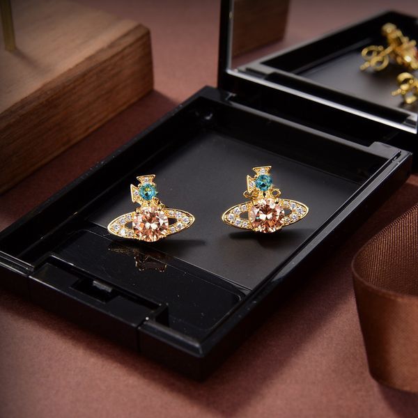 fashion designer brand stud earring for woman letter vivian diamond pearl gold hoop earing westwood women trend saturn earrings hgh, Golden;silver
fashion designer brand stud earring for woman letter vivian diamond pearl gold hoop earing westwood women trend saturn earrings hgh, Golden;silver