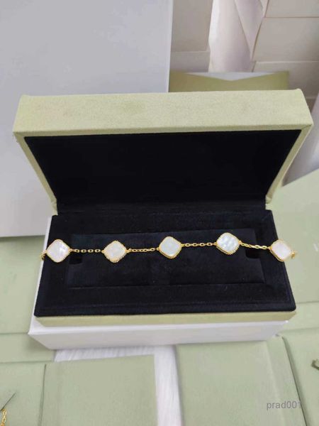 classic style fashion four leaf clover charm bracelets 18k yellow gold white mother of pearl designer bracelet ladies wedding bride gift jew, Golden;silver
classic style fashion four leaf clover charm bracelets 18k yellow gold white mother of pearl designer bracelet ladies wedding bride gift jew, Golden;silver