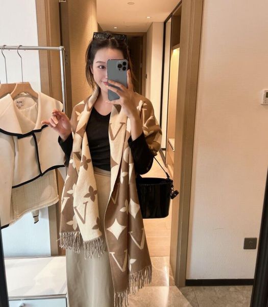 2023 Designer Cashmere scarf New Luxury V Scarf Cashmere Thick Shawl Women Long Winter Wram Pashmina Wraps Hijab with Tassel Bufanda Foulard CZ4F CZDM
2023 Designer Cashmere scarf New Luxury V Scarf Cashmere Thick Shawl Women Long Winter Wram Pashmina Wraps Hijab with Tassel Bufanda Foulard CZ4F CZDM