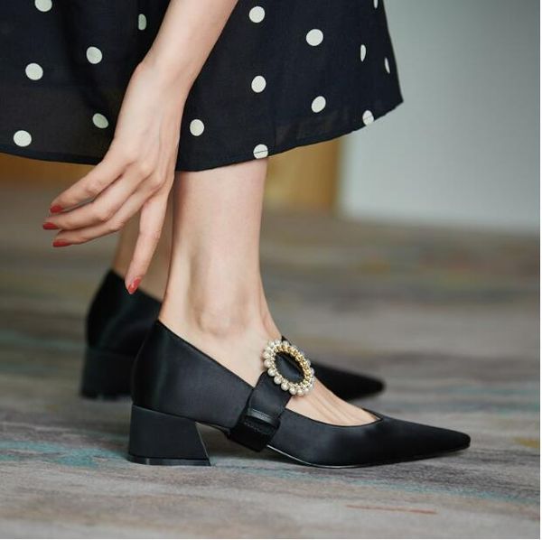 vintage satin silk single shoes 2023 red black med heel beading wedding bridal dress shoes lady pumps
vintage satin silk single shoes 2023 red black med heel beading wedding bridal dress shoes lady pumps