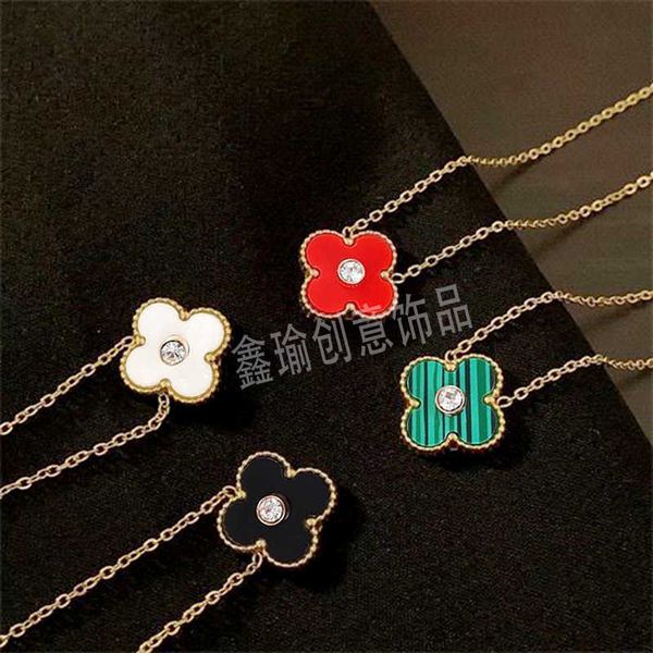 steel four-leaf inlaid diamond necklace versatile clavicle chain female lucky grass double-sided pendant jewelry, Silver 
steel four-leaf inlaid diamond necklace versatile clavicle chain female lucky grass double-sided pendant jewelry, Silver