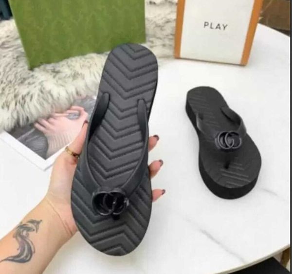 2022 fashion designer ladies flip flops simple youth slippers moccasin shoes suitable for spring summer and autumn ls beaches other places 3, Black
2022 fashion designer ladies flip flops simple youth slippers moccasin shoes suitable for spring summer and autumn ls beaches other places 3, Black
