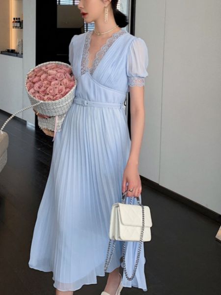 casual dresses early spring v-neck red blue lace stitching high waist pleated women casual mid-length dress 230424, Black;gray
casual dresses early spring v-neck red blue lace stitching high waist pleated women casual mid-length dress 230424, Black;gray