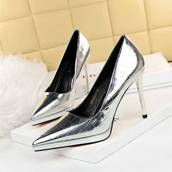 women metal stone pattern leather shoes 2022 spring high heels platform woman pumps pointed party ladies stiletto work shoe 230424, Black
women metal stone pattern leather shoes 2022 spring high heels platform woman pumps pointed party ladies stiletto work shoe 230424, Black