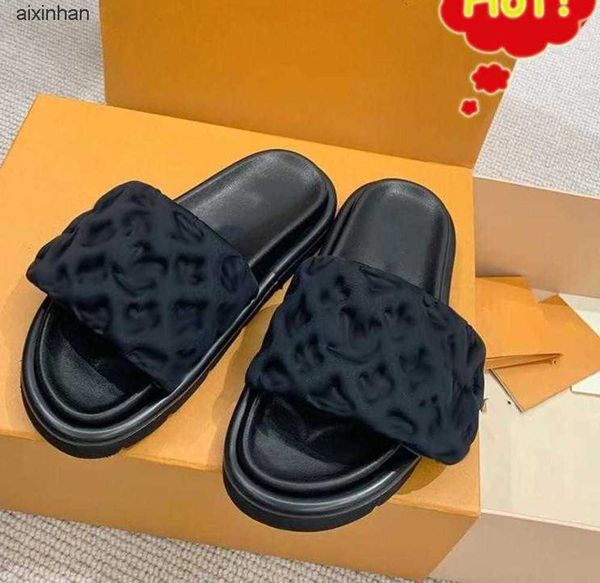 2023 new fashion designers pool pillow mules women sandals sunset flat comfort mules padded front strap slippers fashionable66, Black
2023 new fashion designers pool pillow mules women sandals sunset flat comfort mules padded front strap slippers fashionable66, Black