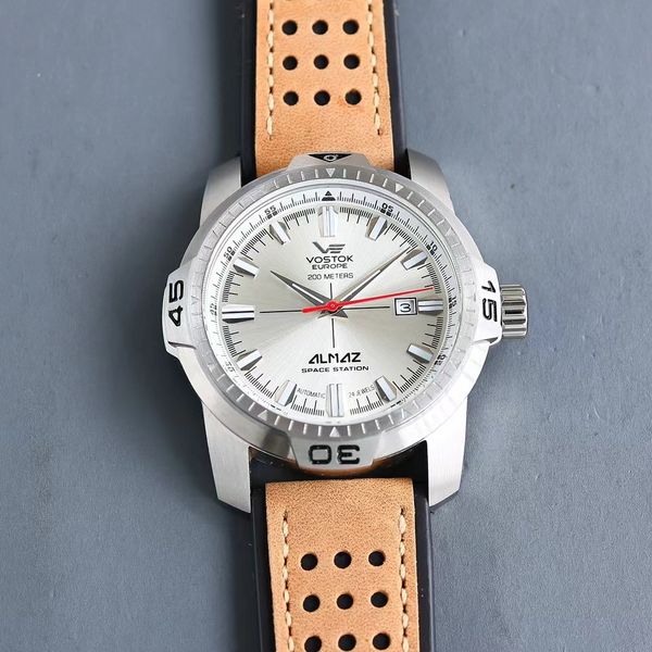 men's watch automatic mechanical 8215 caliber soviet russian military stainless steel body equipped with sapphire mirror design high-qu, Slivery;brown
men's watch automatic mechanical 8215 caliber soviet russian military stainless steel body equipped with sapphire mirror design high-qu, Slivery;brown
