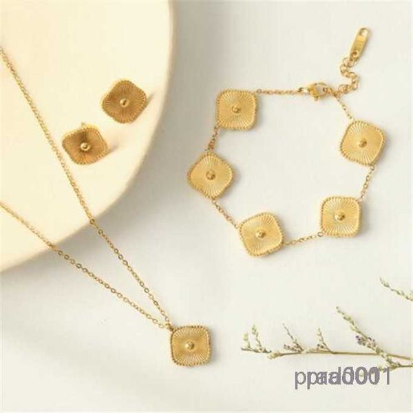 designer pendant jewelry female necklace bracelet earrings 3-piece set made of stainless steel 18k gold wholesale, Silver
designer pendant jewelry female necklace bracelet earrings 3-piece set made of stainless steel 18k gold wholesale, Silver