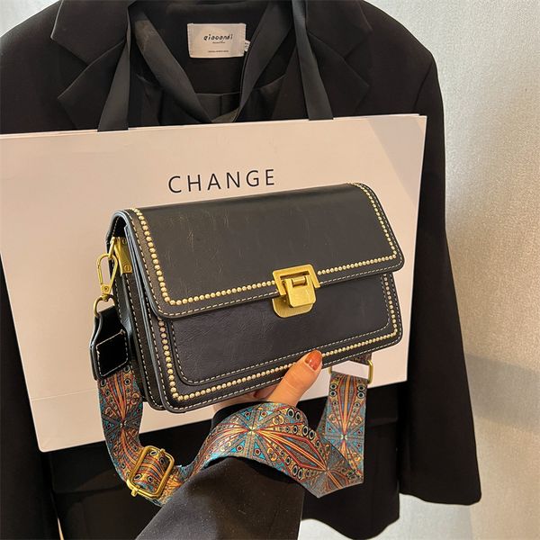 luxury designer woman shoulder bag handbag ladies messenger bags flower fashion classic with date code bags handbags
luxury designer woman shoulder bag handbag ladies messenger bags flower fashion classic with date code bags handbags