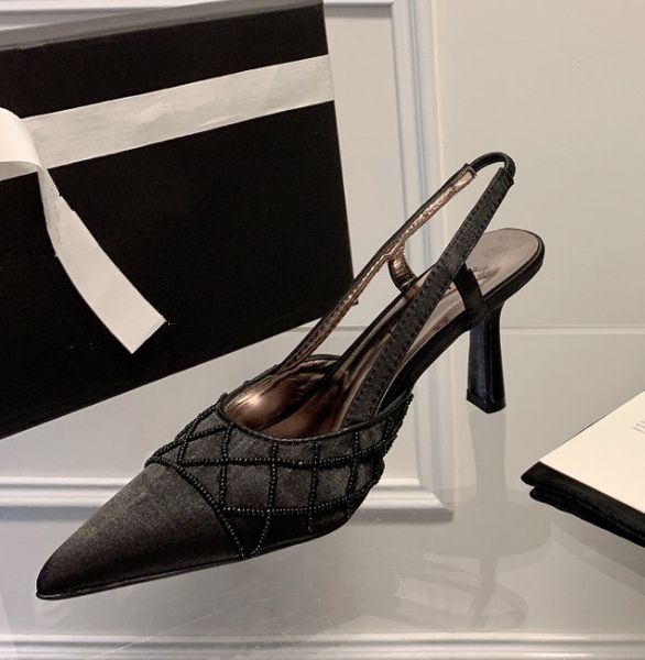 Designer Bead high heels sandals women's satin Sexy banquet wedding Heel empty Ladies Patent leather Female High-Heeled shoes with box
Designer Bead high heels sandals women's satin Sexy banquet wedding Heel empty Ladies Patent leather Female High-Heeled shoes with box