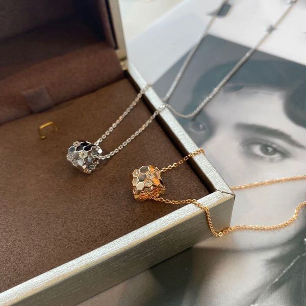 2023 fashion new designer necklace luxury hexagonal honeycomb necklace simple temperament necklace no box, Silver
2023 fashion new designer necklace luxury hexagonal honeycomb necklace simple temperament necklace no box, Silver