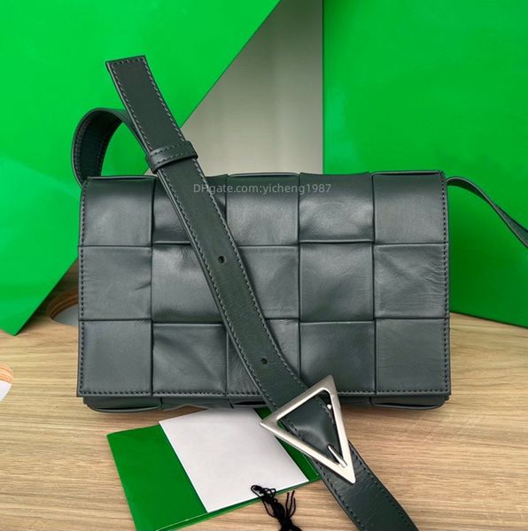 10a bv's candy cassette bags fashion designer waxed cowhide knited woman shoulder bag lady genuine leather blackish green color handbag, Black;red
10a bv's candy cassette bags fashion designer waxed cowhide knited woman shoulder bag lady genuine leather blackish green color handbag, Black;red
