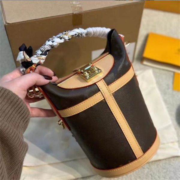 women's bag,tote bag designer bag portable french fries bag versatile bucket bag classic small bag women's one shoulder crossbody
women's bag,tote bag designer bag portable french fries bag versatile bucket bag classic small bag women's one shoulder crossbody