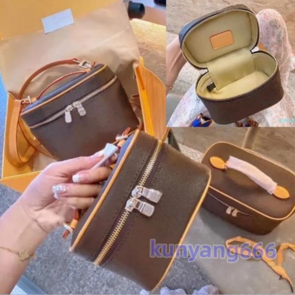 lady cosmetic bags fashion makeup bag women designers handbag travel pouch ladies purses organizador toiletry bag
lady cosmetic bags fashion makeup bag women designers handbag travel pouch ladies purses organizador toiletry bag