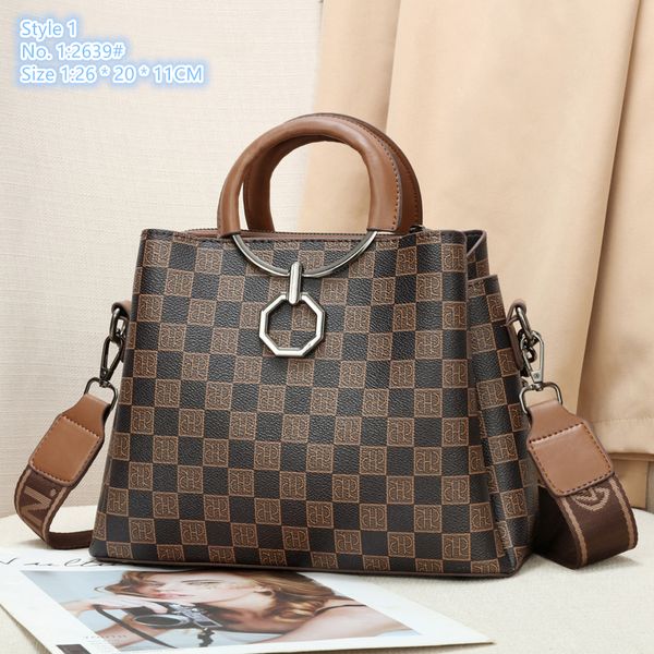 factory wholesale ladies shoulder bags 11 elegant and large-capacity retro handbag three-layer interlayer printed handbags letter contrast l
factory wholesale ladies shoulder bags 11 elegant and large-capacity retro handbag three-layer interlayer printed handbags letter contrast l