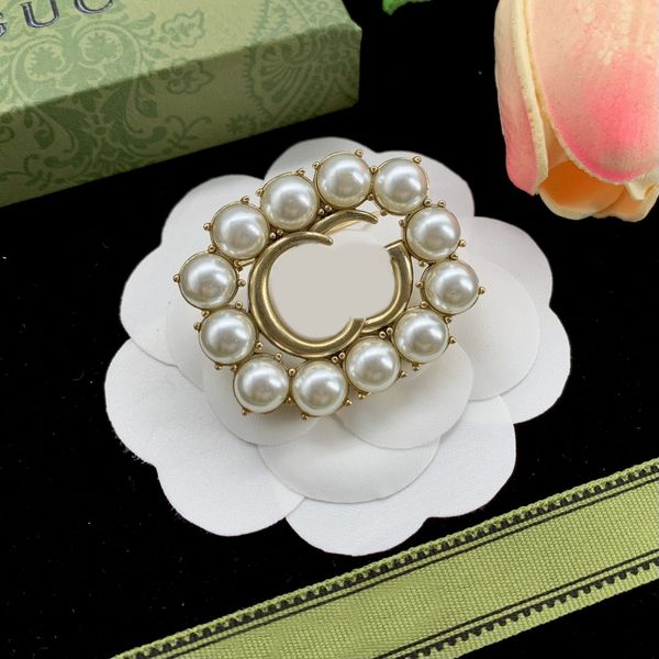 simple designer brand double letter pin brooches geometric bronze sweater suit collar pin brooche fashion mens womens crystal rhinestone pea, Gray
simple designer brand double letter pin brooches geometric bronze sweater suit collar pin brooche fashion mens womens crystal rhinestone pea, Gray