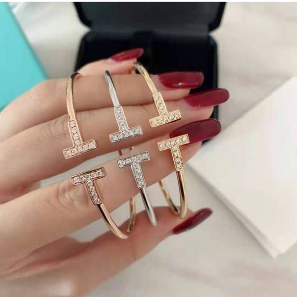 Luxury Design Letter T Bangle Bracelet Stainless Steel Jewelry for Women Gift 
Luxury Design Letter T Bangle Bracelet Stainless Steel Jewelry for Women Gift